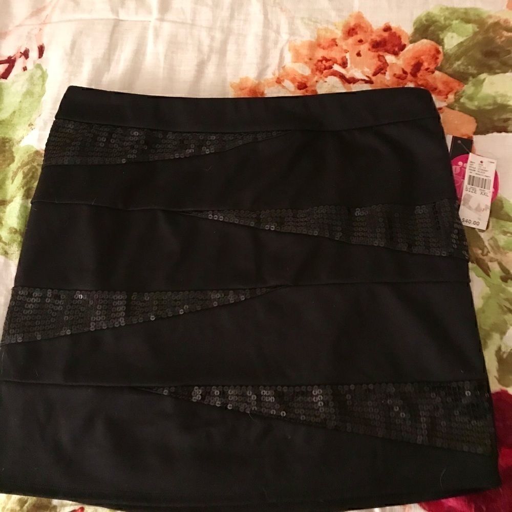 🌈NWT Super cute XL skirt!